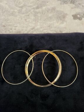 Gold Tone Women’s Bangle Bracelet Set - Classic Stackable Bangles